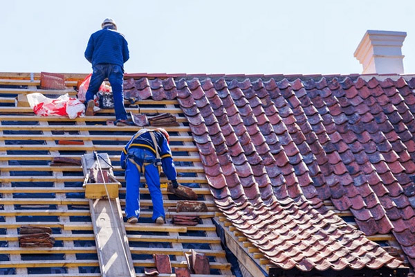 Rénovation complète de toiture par un artisan couvreur professionnel à Questembert